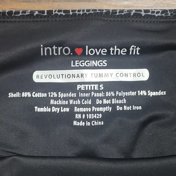 WOMEN'S INTRO LOVE THE FIT CAPRI LEGGINGS - Picture 3 of 3